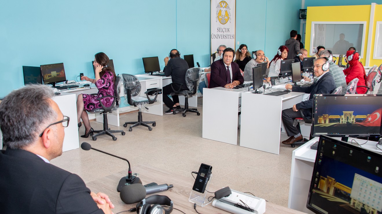 Selçuk Üniversitesi YDYO'da Sözlü Çeviri Laboratuvarı açıldı